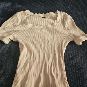 SHEIN Beige Ribbed Scallop Trim Top